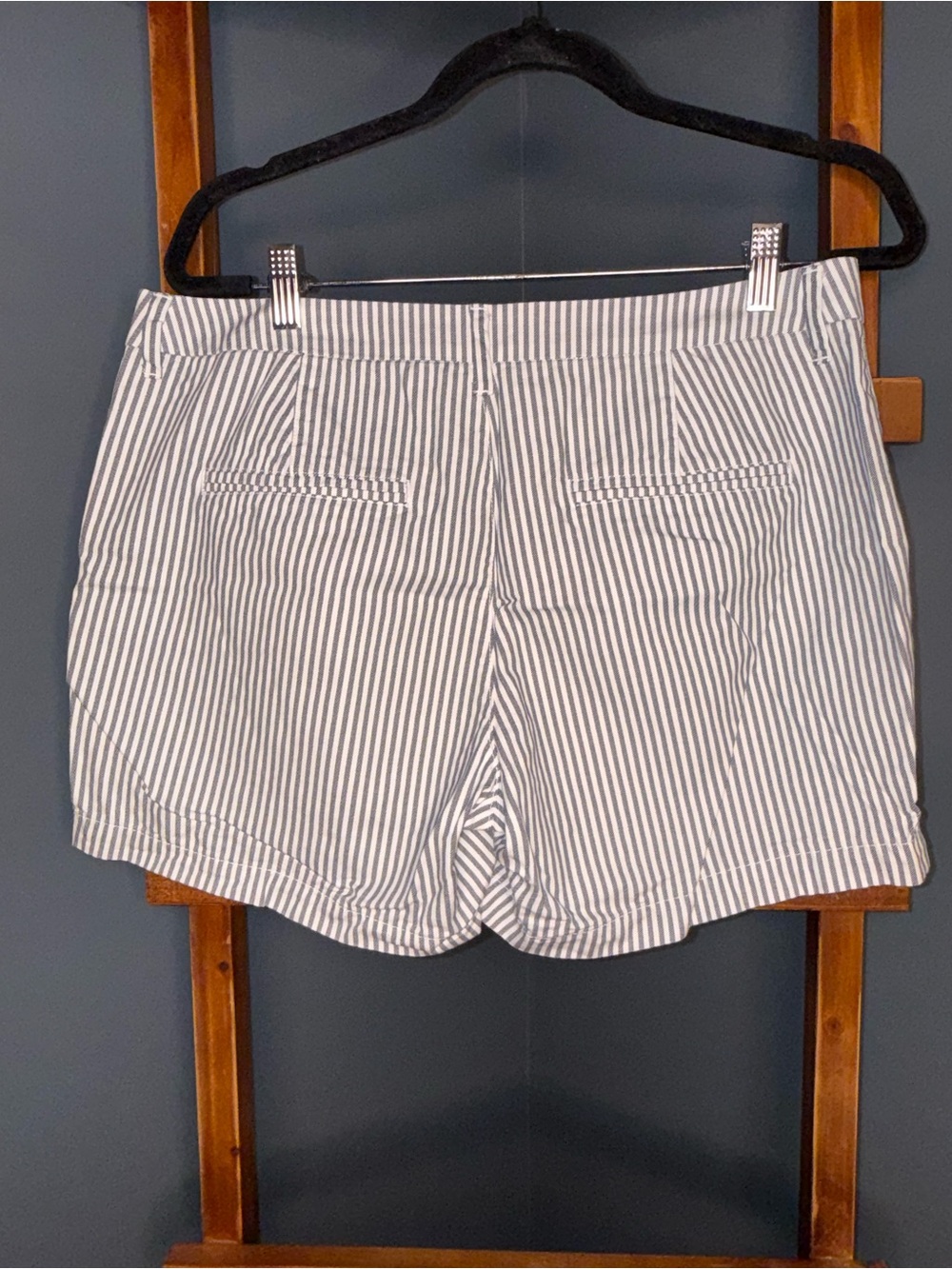 Old Navy Everyday Shorts | Blue & White Striped | Women’s 10 - Picture 3 of 7